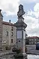 Fontaine sur la place principale.