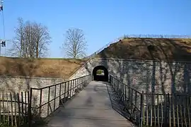 Passerelle de Médiane, point de passage du train touristique de la citadelle.