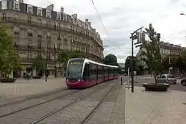 Immeuble haussmannien réalisé par les architectes Auguste Drouot et Abel Boudier