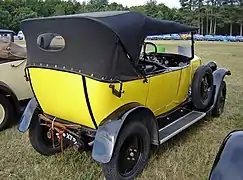 L'arrière en jaune.