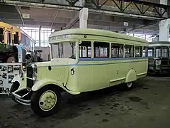 Autocar Citroën C6 G1 2 tonnes long construit en 1932 par la division poids lourds à Levallois. Exemplaire des TCVL (transports en commun de la ville de Lourdes) actuellement au musée de l'AMTUIR.