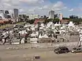 Vue du cimetière Saint-Louis et des gratte-ciels de La Nouvelle-Orléans.