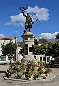 Le Poilu victorieux (monument aux morts)