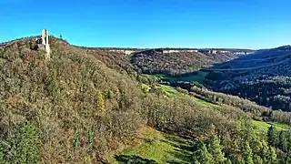 L'entrée du ravin depuis la vallée de la Loue.