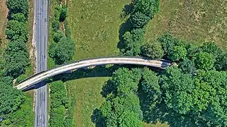 Le viaduc sur la vallée de Norvaux vu de dessus.