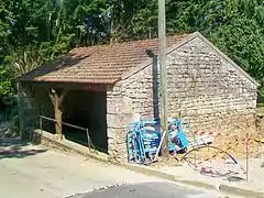 Lavoir couvert.