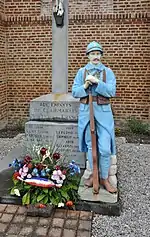 Poilu au repos (monument aux morts)