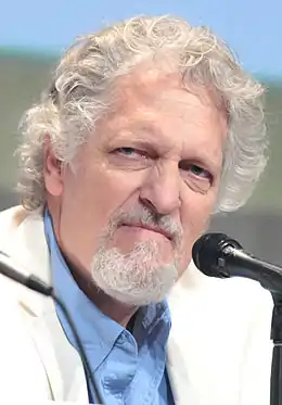 Clancy Brown interprète Kurt Caldwell