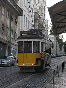 Passagers impromptus sur la ligne 28 de l'eléctrico de Lisbonne