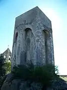 Mâchicoulis sur arcs bandés entre des contreforts médians, tour-maîtresse de Clansayes.