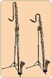 Grandes clarinettes à bocal : Clarinettes contrebasse et contralto.