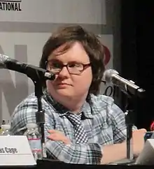 Clark Duke dans le rôle de Marty Eisenberg / Battle Guy