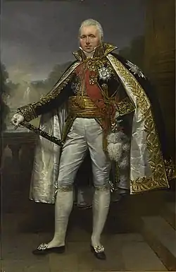 Portrait en pied d'un maréchal de Napoléon, son bâton de commandement à la main, main sur la hanche et vêtu d'un uniforme brodé avec ses décorations.