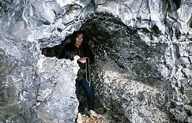 Claude Chabert topographiant la grotte du Cuze le 10 novembre 1991.