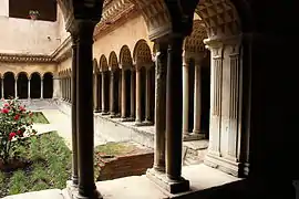 Détails du cloître.