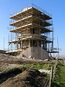 La tour Clavell en reconstruction, baie de Kimmeridge