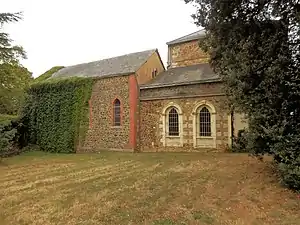 Sanatorium de Clavières, vue de la chapelle, avec encadrement des fenêtres en tuffeau