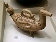 Vase plastique. Personnage sur une monture ailée. Cnossos, 900-800.Musée archéologique d'Héraklion