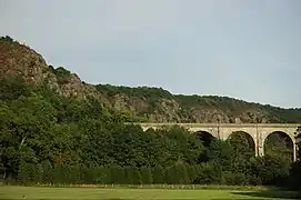 Le Viaduc de Clecy, en Suisse normande, dans le sud.