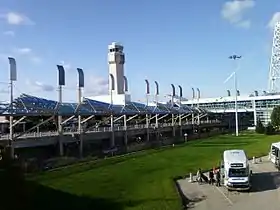 Vue du terminal de l'aéroport.
