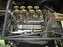 Photographie d'un moteur Coventry Climax, en gros plan.