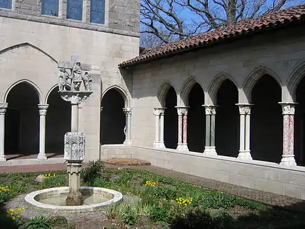 Cloître de Trie.