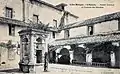 La cour du cloître et le puits-citerne vers 1900.