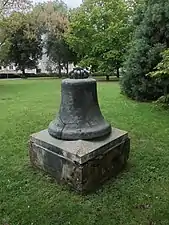 L’ancienne cloche de la chapelle.