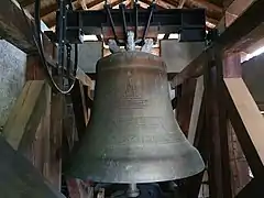 La cloche dans son campanile.