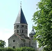 Le clocher dit de l'eau bénite de l'abbaye.