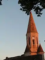 Le clocher dans la lumière du soleil couchant