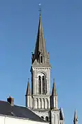 Clocher de l'église vu de la place de Goderville