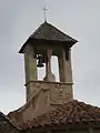 Le clocher et la cloche de l'église de Saint-Martin-de-Lixy après rénovation.