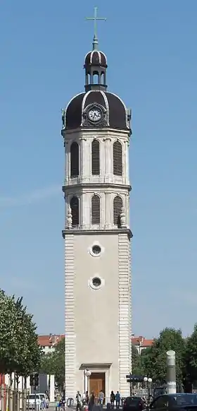Le clocher de l'église de la Charité, unique vestige de l'hôpital de la Charité de Lyon.