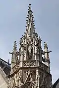 Le clocher de style gothique flamboyant (1499-1507).