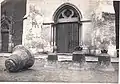 Cloches de l'église Saint Martin déposées pour être emmenées et fondues en Allemagne. Mars 1917