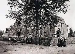 Jules Robuchon : l'église et le cimetière de Clohars-Fouesnant vers 1890.