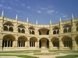 Cloître du monastère des Hiéronymites à Lisbonne.