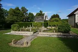 Le cloître, situé à gauche de l'église.