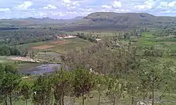 Paysage d'Andoharanomaintso incluant le vignoble.