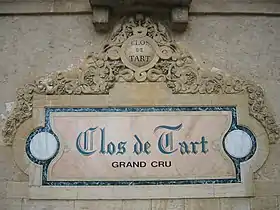 Grand cru clos-de-tart, à Morey-Saint-Denis.