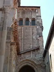 Bras sud du grand  transept, vestiges du triforium