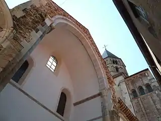 Vestiges du second transept.