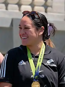 Description de l'image Co-Captain Kennedy Simon with RWC medal.jpg.