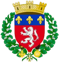 Sur les armoiries de Lyon (3e médaille à d.).