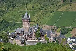 Le chateau impérial vu du sud-ouest. Août 2012.