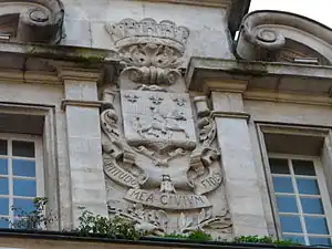 Couvent des récollets, armoiries sculptées.