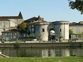 Image illustrative de l’article Porte et tours du Vieux-Port de Cognac