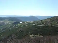 Vue sur Loubaresse depuis l’avant-dernier kilomètre de l’ascension.