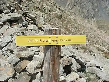 Panneau indiquant le col de Freissinière, au niveau du col.